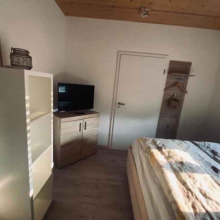 Zimmer M. Eigenem Bad Und Badewanne Direkt Am Wald Amöneburg Exterior foto