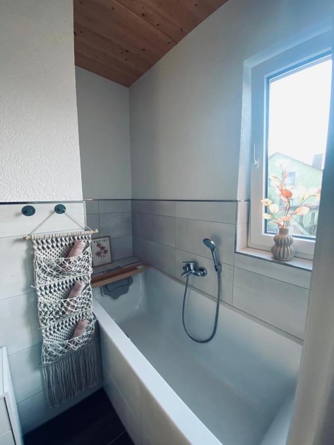 Zimmer M. Eigenem Bad Und Badewanne Direkt Am Wald Amöneburg Exterior foto