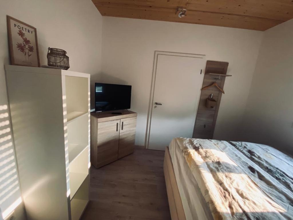 Zimmer M. Eigenem Bad Und Badewanne Direkt Am Wald Amöneburg Exterior foto