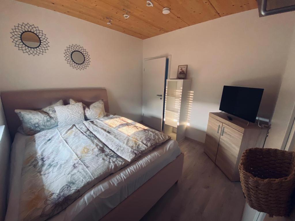 Zimmer M. Eigenem Bad Und Badewanne Direkt Am Wald Amöneburg Exterior foto